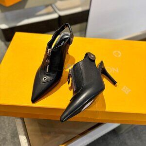 Allure Zipped Ankle Boot